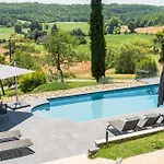 Domaine De La Roque A La Campagne Bbq Ping Pong-piscine Prviee Chauffee Holiday home *