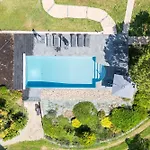 Domaine De La Roque A La Campagne Bbq Ping Pong-piscine Prviee Chauffee Valprionde