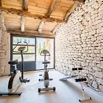Domaine De La Roque A La Campagne Bbq Ping Pong-piscine Prviee Chauffee Holiday home