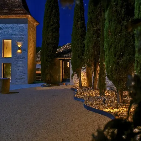 Domaine De La Roque A La Campagne Bbq Ping Pong-piscine Prviee Chauffee Nyaraló Valprionde