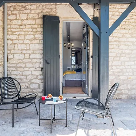 Domaine De La Roque A La Campagne Bbq Ping Pong-piscine Prviee Chauffee Nyaraló