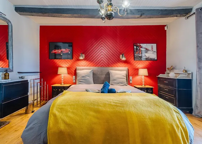 Domaine De La Roque A La Campagne Bbq Ping Pong-piscine Prviee Chauffee Nyaraló Valprionde