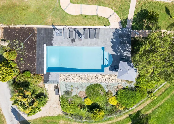 Domaine De La Roque A La Campagne Bbq Ping Pong Oc Keys Valprionde