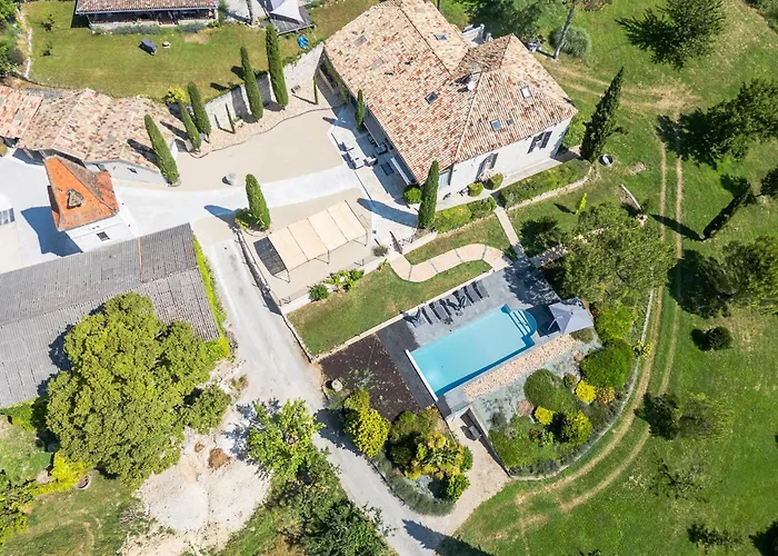 Domaine De La Roque A La Campagne Bbq Ping Pong-piscine Prviee Chauffee Nyaraló *