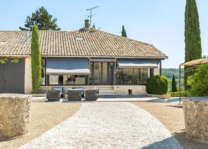 Domaine De La Roque A La Campagne Bbq Ping Pong Oc Keys Valprionde