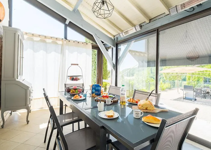 Domaine De La Roque A La Campagne Bbq Ping Pong Oc Keys